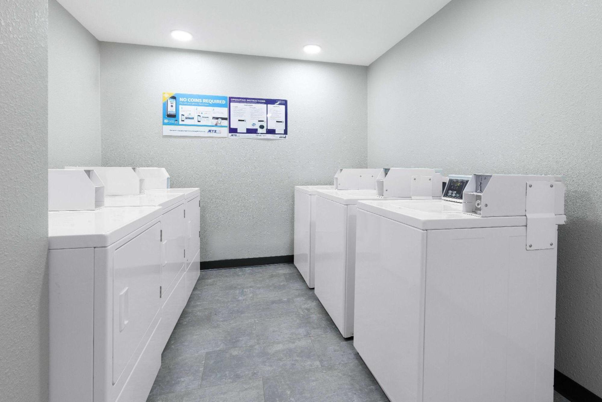 Hawthorn Extended Stay By Wyndham Wichita Airport Buitenkant foto