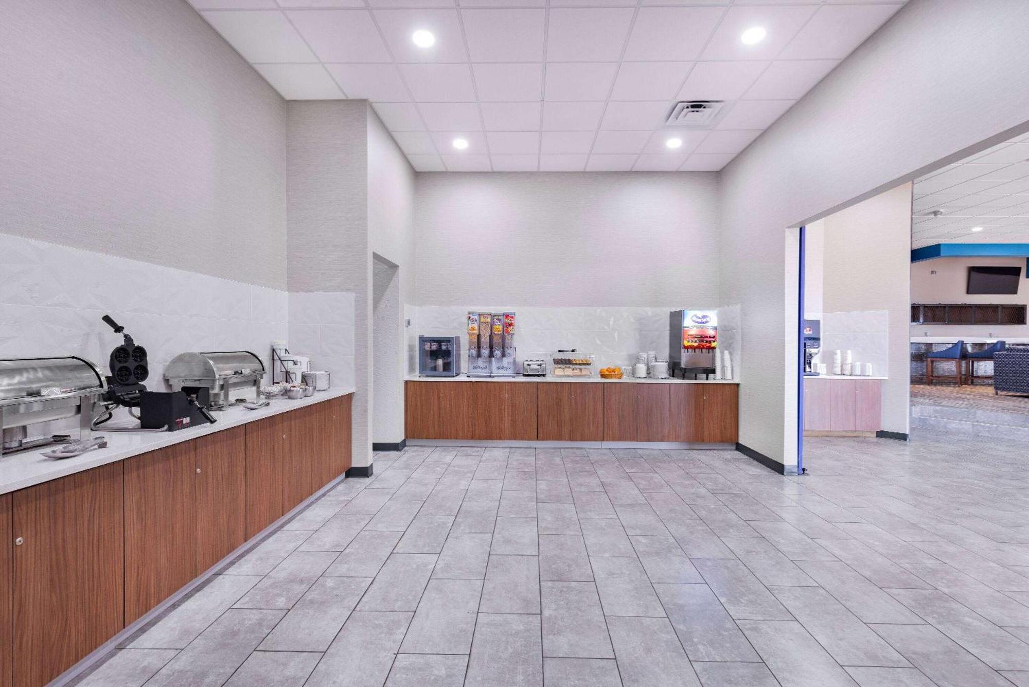 Hawthorn Extended Stay By Wyndham Wichita Airport Buitenkant foto