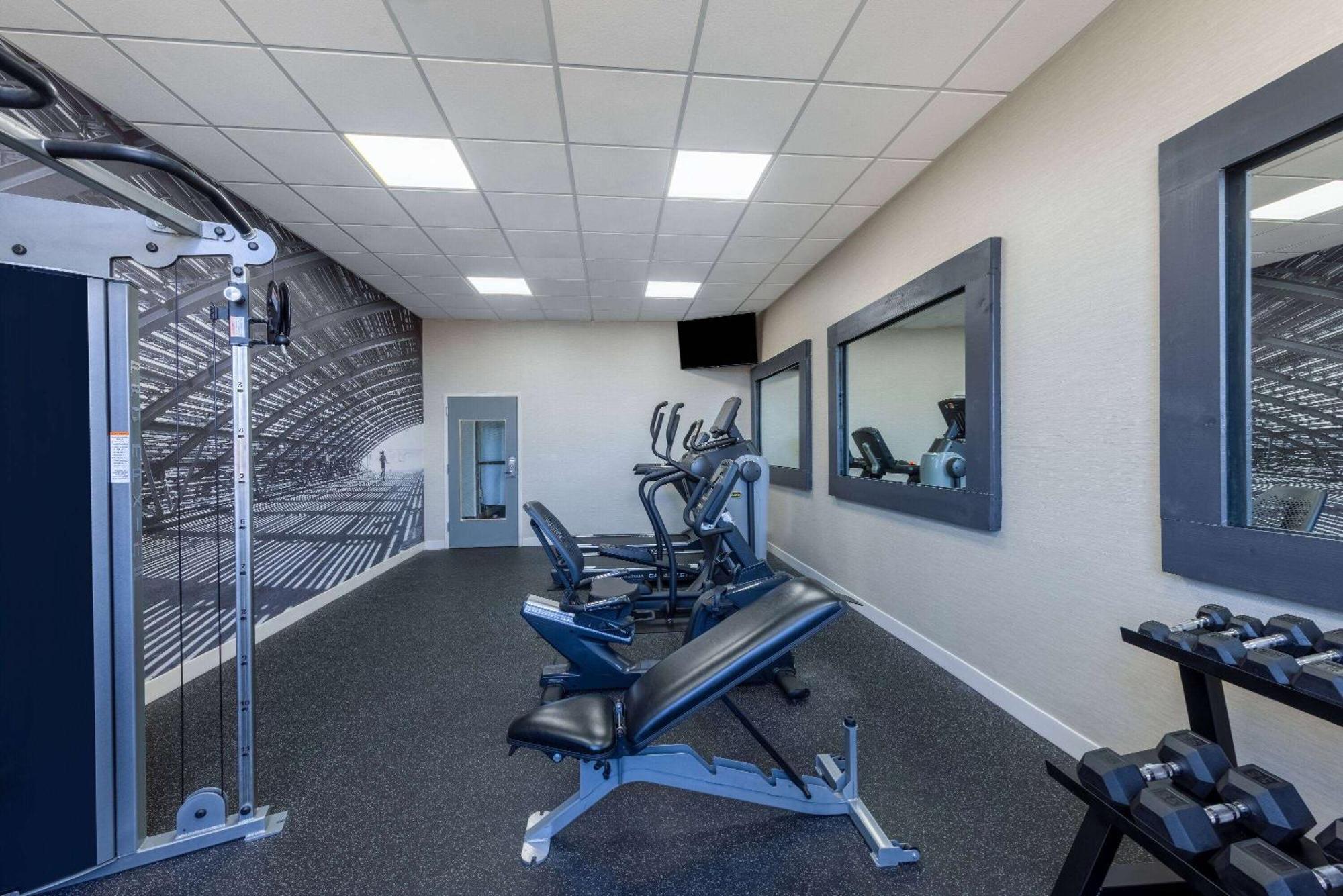 Hawthorn Extended Stay By Wyndham Wichita Airport Buitenkant foto